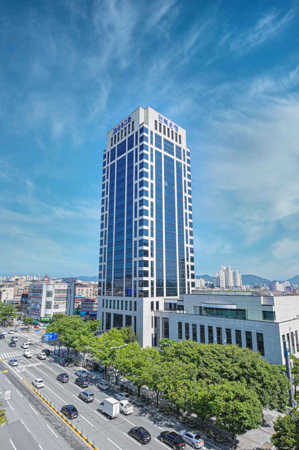 전북은행이 오는 4월까지 법인고객을 위한 신규거래 이벤트 ‘법인고객님과 함께해-봄‘을 실시한다. /전라일보DB