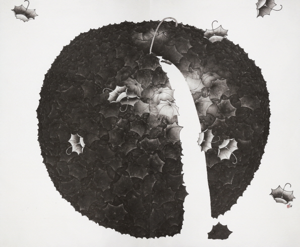 박인현 작 'Umbrella - 사과폭포' 한지에 수묵, 237×287cm,2023