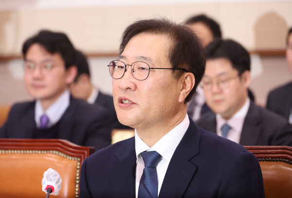  박성재 법무부 장관 후보자가 15일 국회에서 열린 인사청문회에서 의원 질의에 답하고 있다./연합
