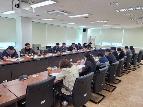 ‘바이오 산업 유관기관 자문위원회’를 개최하고  있는 모습