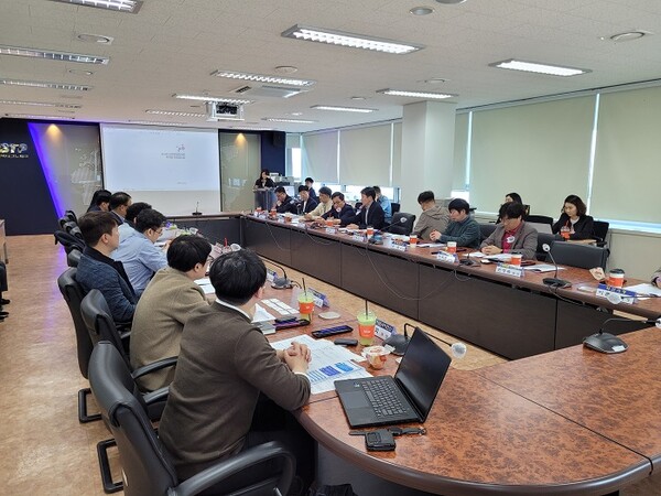 산업융합기획 지역바이오유관기관 자문위원회 회의 모습