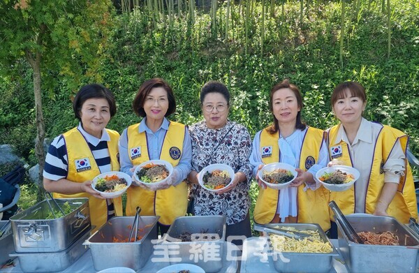 'IBK 참! 좋은 사랑의 밥차' 무료 급식 활동.