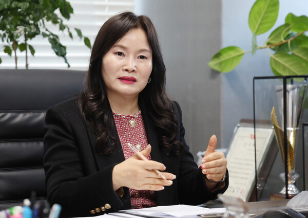 소정미 한국여성경제인협회 전북지회장은  주식회사 건일을 운영하고 있으며, 평소 고향에 대한 애정과 활발한 기부활동으로, 여성경제인들의 권익보호에 정평이 나있다. 주요 상력으로는 2009년 10월 교육과학기술부장관상 수상, 2015년 7월 국토교통부 장관상 수상, 2016년 11월 전북지방 중소기업청장상 수상, 2017년 5월 전북도지사상 수상, 2018년 10월 전북 경찰청장 감사장 수상, 2021년 7월 전북도지사상 수상, 2022년 7월 국무총리상 수상, 2024년 경찰청 감사장 수상 등을 수상했다.