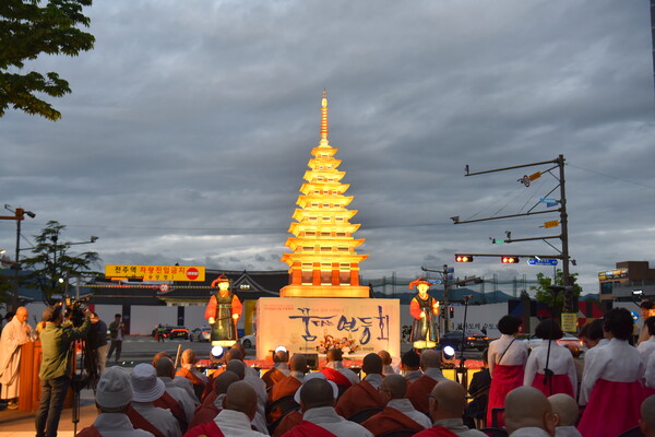 지난해 기원탑점등식 모습