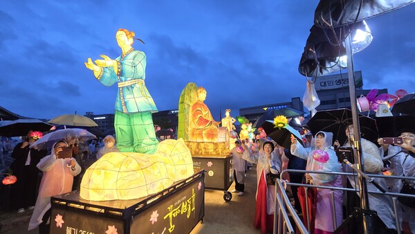 지난해 거리 연등행진 모습