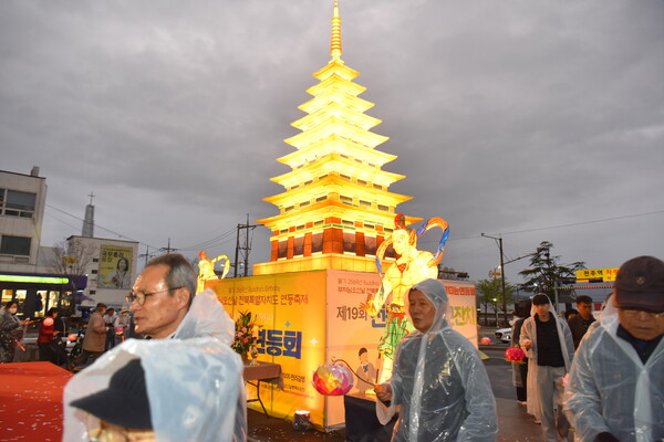 봉축기원탑 점등식 모습 