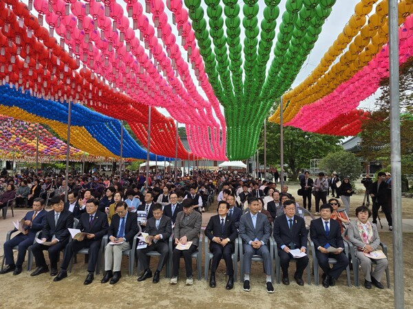 5일 금산사에서 부처님오신날 봉축법요식이 진행되고 있다