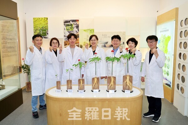 자원식물연구소 직원들.