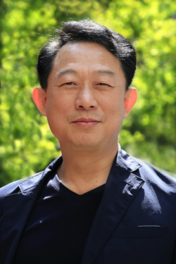 박복영 시인(작가의 눈 작품상 수상자)
