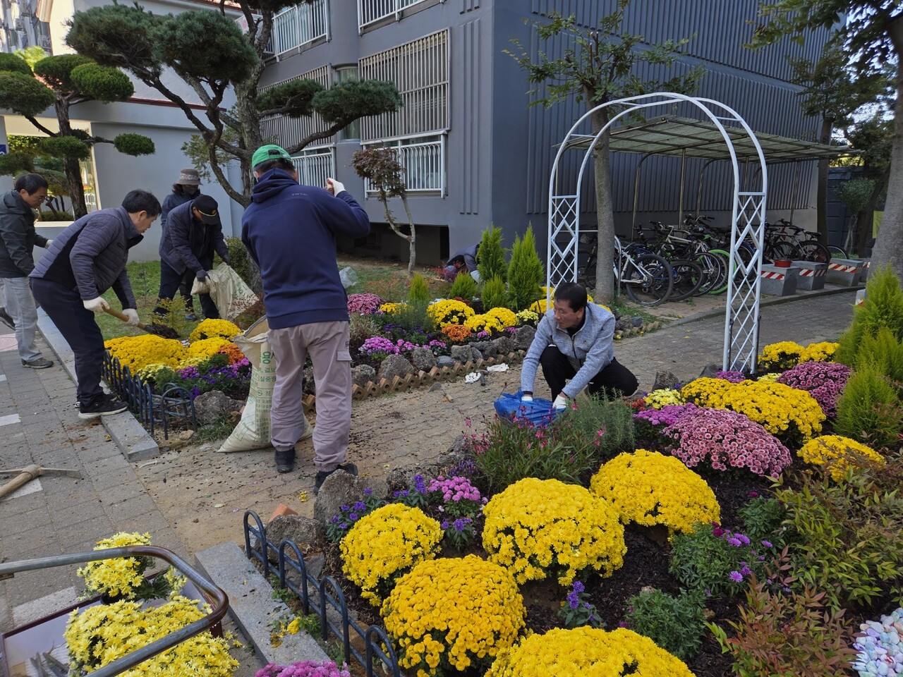 광주전남 귀농운동본부, 도시농업으로 기른식물들  아파트정원 기부, 재활용과 친환경 행사.