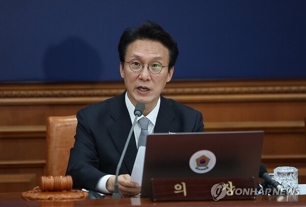 김민석 국무총리가 18일 정부서울청사에서 열린 국무회의에서 발언을 하고 있다.