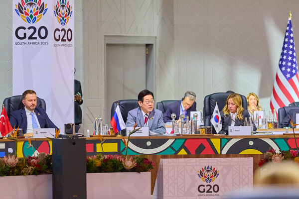  이재명 대통령이 22일(현지시간) 남아프리카공화국 나스렉 엑스포센터에서 열린 주요 20개국(G20) 정상회의 제1세션에서 발언하고 있다. /연합