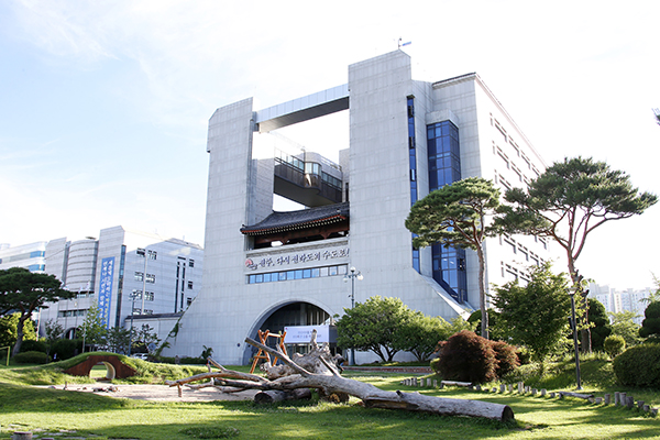 전주시청사 전경.