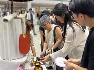 전주대 이유라 교수·학생들, 일본 도쿄서 한지 전통기술 세계에 소개 - 뉴스 썸네일 이미지
