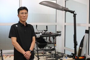 에이디엘, 물 없는 드론 세정으로 산업현장의 안전 혁신을 쓰다 - 뉴스 썸네일 이미지